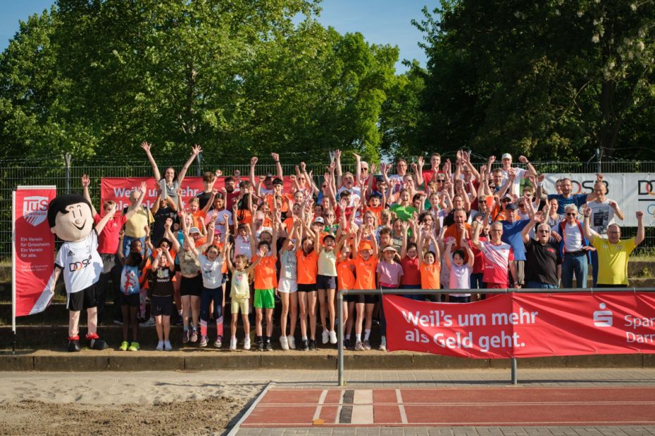 Bestes Wetter für alle Sportler und Sportlerinnen, Jung und Alt! Beste Voraussetzungen, um sich miteinander auf das Sportabzeichen vorzubereiten, eine als Orden anerkannte Auszeichnung für den Nachweis von Fitnessdaten in verschiedenen Disziplinen.     Bild: Ellen Lewis
