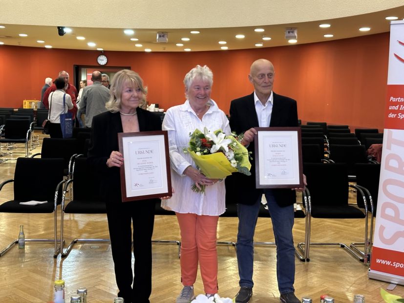 Wurden zu Ehrenmitgliedern des Sportkreises ernannt:
von links: Sieglinde Weber, Gabriele Ewald und Jürgen Jung.     Bild: Sportkreis Main-Kinzig e. V.