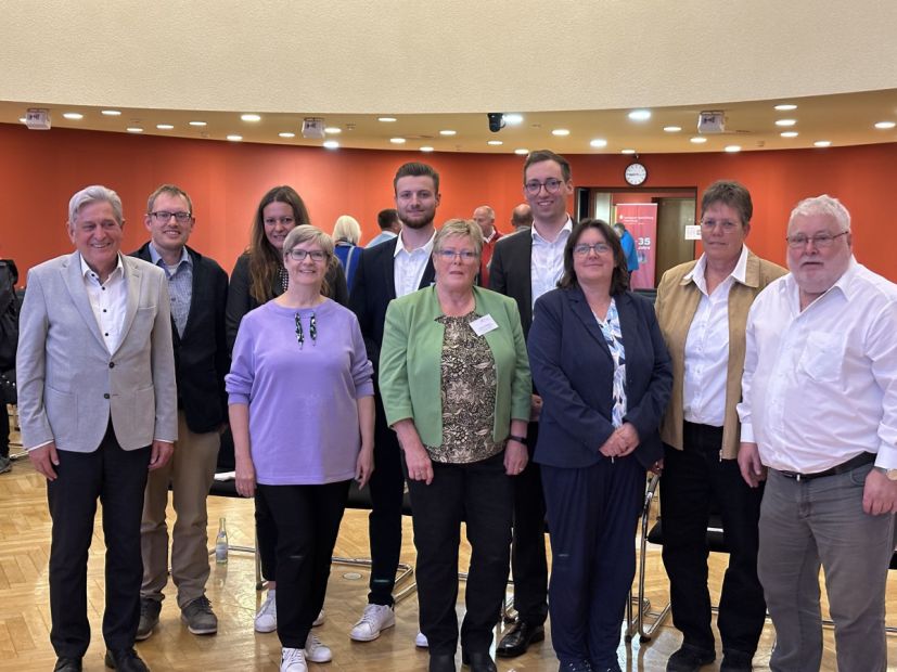 Der neu gewählte Vorstand des Sportkreises Main-Kinzig e. V.
hintere Reihe von links: Christopher Overbeck, Daniela Kauck, Robin Lenz, Florian Dinges
vordere Reihe von links: Helmut Meister, Monika Dunkel, Brigitte Senftleben, Bettina Schonlau , Kerstin Seng, Hans Jürgen Wolfenstädter. Bild: Sportkreis Main-Kinzig e.V.