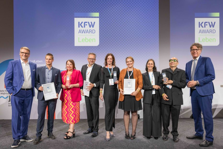 Ausgezeichnet: Die Gewinner des KfW Award Leben beim Deutschen Kommunalkongress in Berlin. Bild: Jonas Wresch