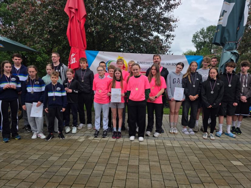 Die Heinrich-von-Kleist-Schule Eschborn siegte vor dem  Schuldorf Bergstraße und der Viernheimer Albert-Magnus-Schule im Mixed-Wettbewerb.    Bild: Tanja Weber
