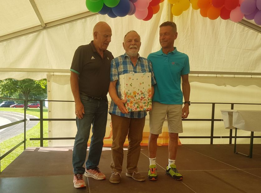 Ehrung Udo Nawroth    Bild: Bärbel Dobsza