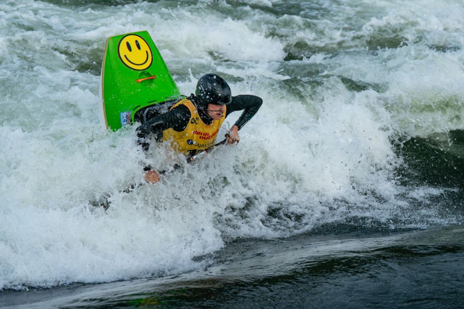 Sebastian Nelle im offenen Canadier (OC1).    Bild: Peter Holcomb