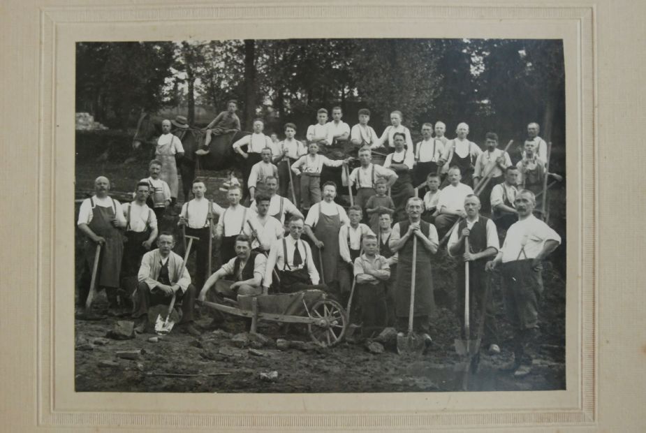 Spatenstich für die neue Turnhalle in Gersfeld - 14. April 1924    Bild: Sandra Limpert