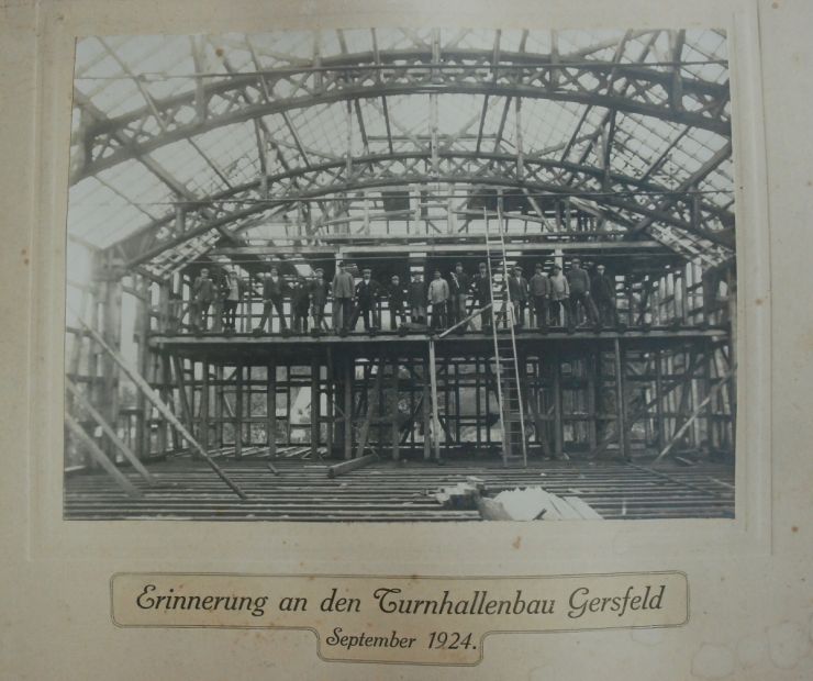 Erinnerung an den Turnhallenbau 1924    Bild: Sandra Limpert