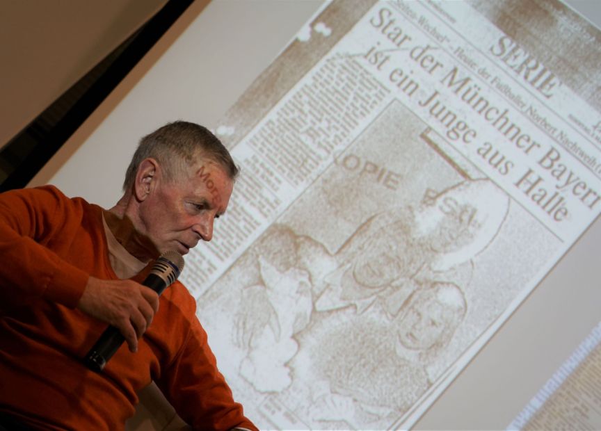 Norbert Nachtweih wird ebenso wie sein geflüchteter Mannschaftskollege Jürgen Pahl nach seiner Flucht observiert. Foto: PA Bild: Wolfgang Weber