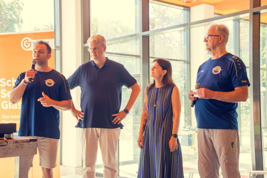 Eröffnung der Veranstaltung mit Moderator Tobias Goldbrunner, dem Rüsselsheimer OB Patrick Burghardt, der Vertreterin von OBOZ, Olga Byegunova und dem 1. Vorsitzenden des RSC Ingo Hühn    Fotos: Heiner Engelter