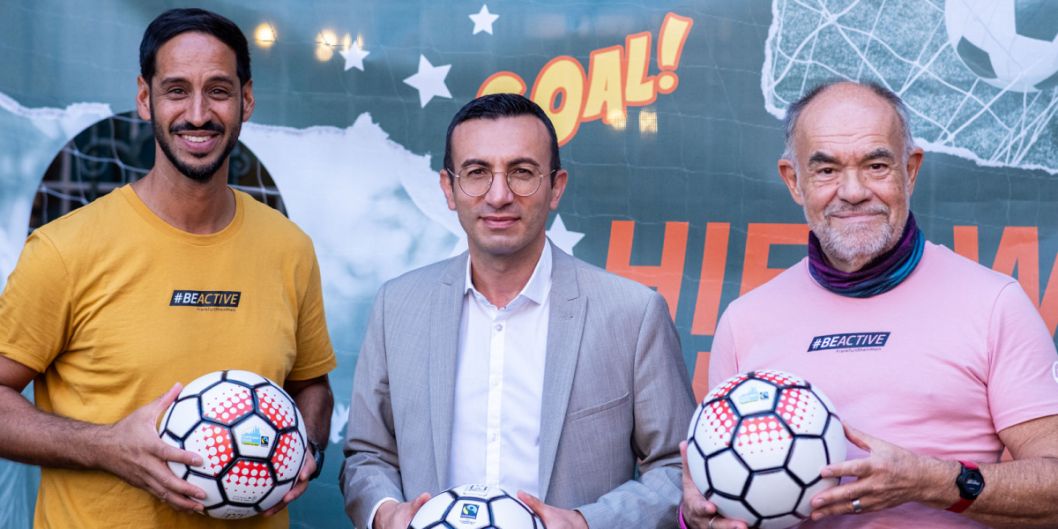 Amir Jemour, Mike Josef und Roland Frischkorn beim Bildungscamp "FAIRkickt" im Rahmen der Europäischen Woche des Sports 2023.    Bild: Florian Wiegand