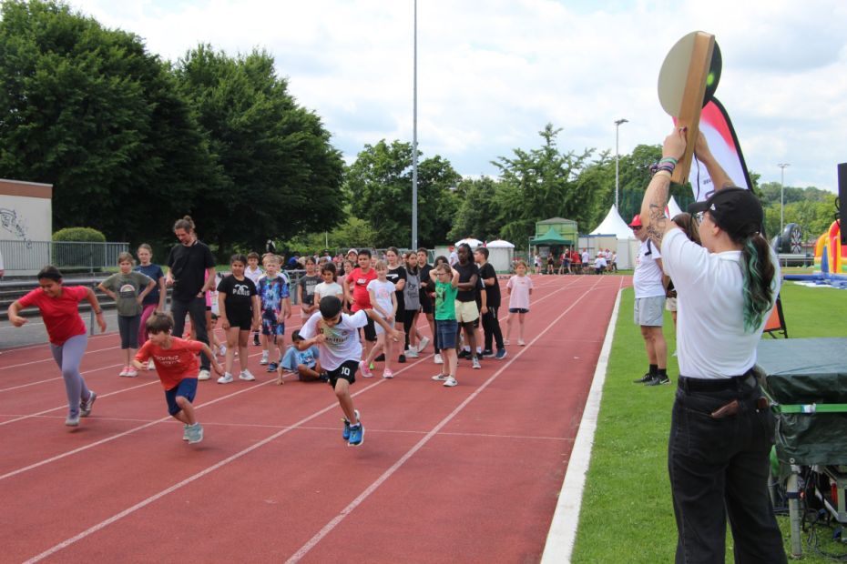 Zum 21. Mal organisiert der Deutsche Olympische Sportbund (DOSB) in diesem Jahr die Sportabzeichen-Tour. Der Startschuss erfolgte im Rahmen des Hessentags in Bad Vilbel.Foto: lsb h