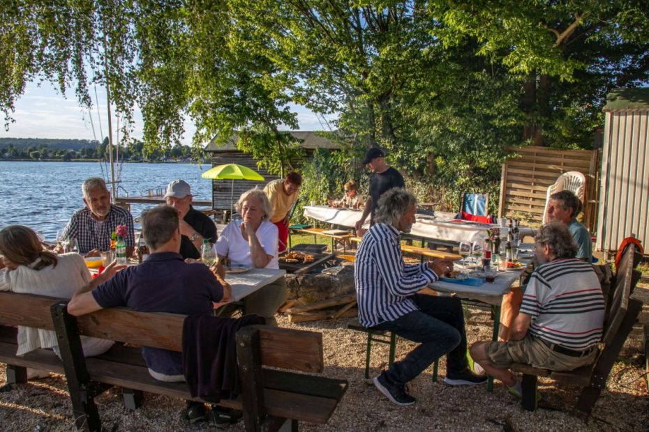 Grilllen und reger Austausch über das Segeln    Bild: Geismar