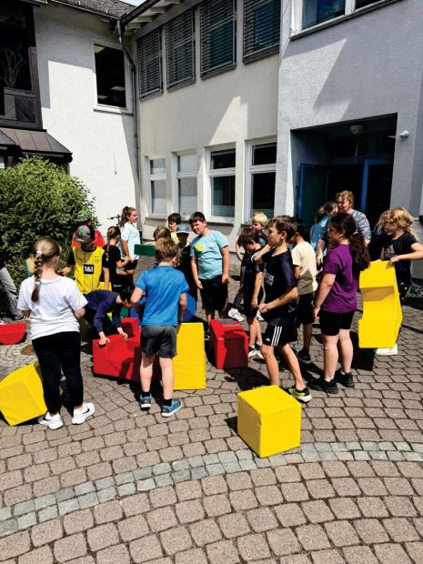 Am Sportsfinderday mini stand nicht nur Sport im Vordergrund, die Schulklassen mussten auch Teamaufgaben lösen.Foto: Sportjugend Hessen