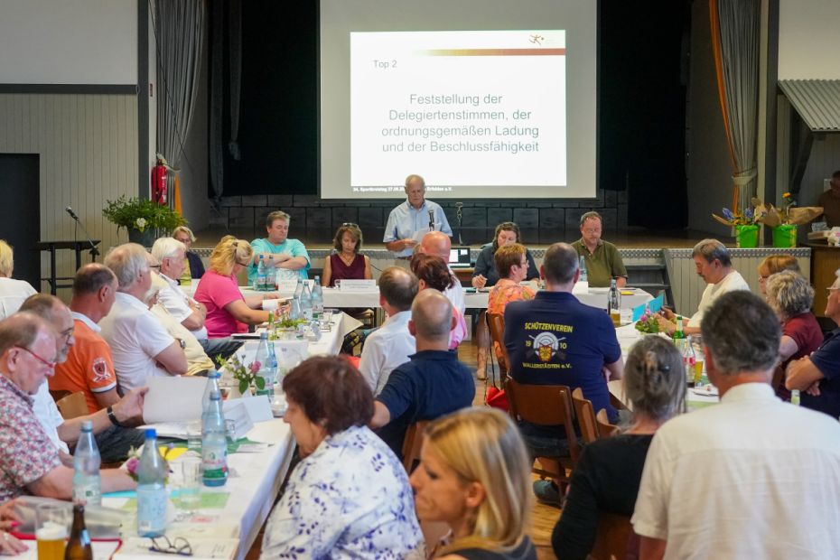 Der Vorsitzende Dr. Eckart Stein spricht auf dem Sportkreistag 2025    Bild: Sportkreis GG