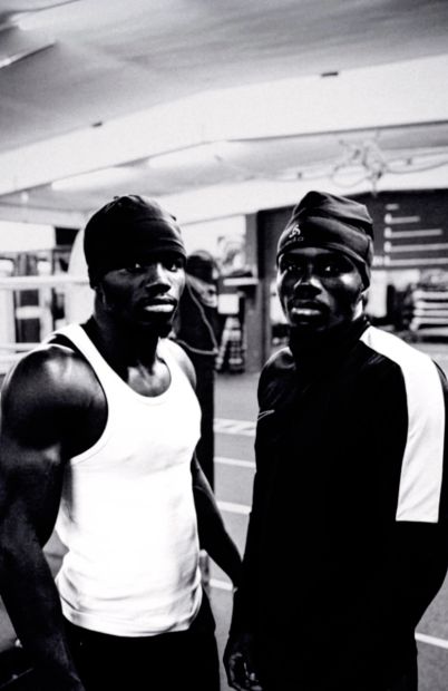 Die Zwillinge Assan (rechts) und Ousainou Hansen stammen aus Gambia, kamen nach einer schwierigen Kindheit im Jahr 2009 nach Hessen.Foto: privat