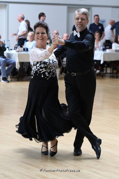 Landesmeister der Masters IV D-Standard: Werner und Petra Fäller (Tanz-Freunde Fulda) Bild: Robert Panther (www.PantherPhotoPress.de)