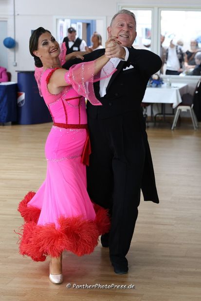 Landesmeister der Masters III B-Standard: Bernhard und Anja Faust (TSC Metropol Hofheim)    Bild: Robert Panther (www.PantherPhotoPress.de)