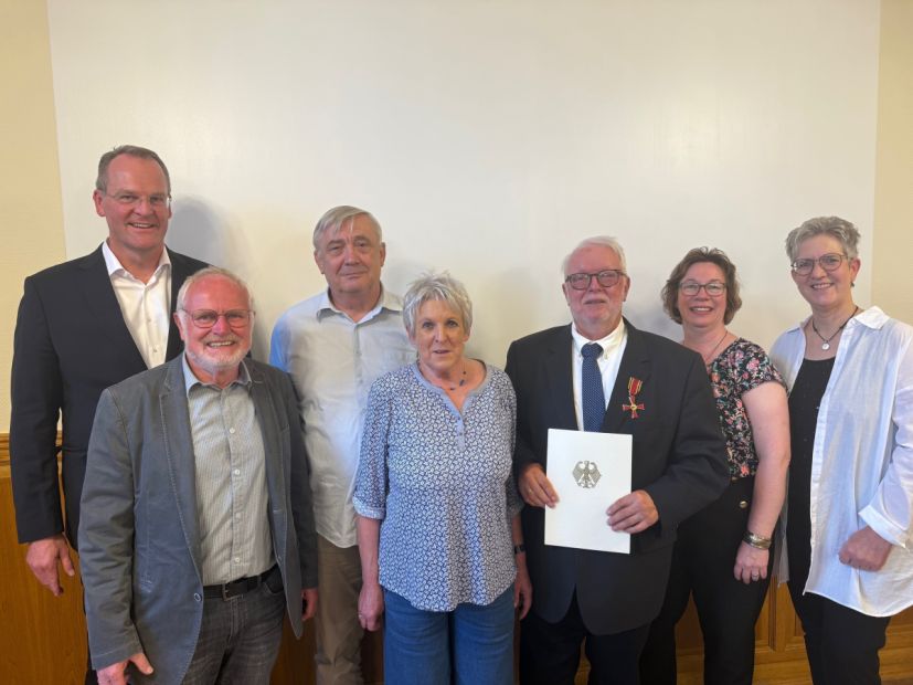Bildunterschrift . l.: Stefan G. Reuß, Sportkreisvorsitzender; Edmund Pliefke, Vorstandsmitglied Finanzen; Gerd Seidlitz, Ressortleiter Sportinfrastruktur & Sportabzeichen; Inge & Joachim Kraus, Berater im Sportkreisvorstand; Tina Schott, Ressortleiterin Breitensport & Vereinsberatung; Yvonne Jaquet-Steinfeld, Ressortleiterin Bildung Bild: Marvin Kraus