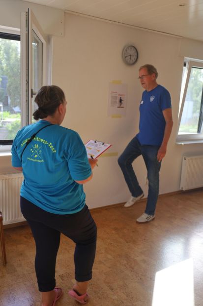 Saskia Halbritter am 3. Sept. beim Testen von Matthias Schnatbaum in der Rheingoldhalle in Erfelden. Bild: Sportkreis GG