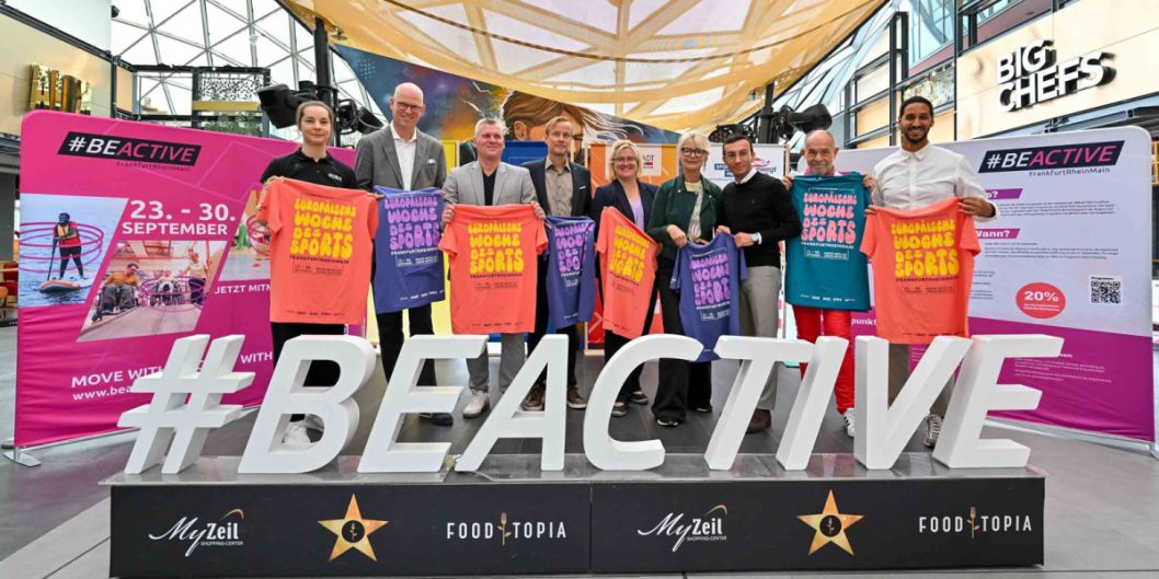 10 Jahre Europäische Woche des Sports #BEACTIVE FrankfurtRheinMain – für den federführenden Sportkreis Frankfurt e.V., der in diesem Jahr zugleich sein 80-jähriges Bestehen begeht, ist die Aktionswoche ein besonderer Meilenstein. Vertreter von Verbänden, Vereinen und Institutionen gaben ihre Statements zur europaweiten Initiative. V.l.n.r.: Claudia Mörtzsch (Deutscher Turner-Bund, Projektleitung „Europäische Woche des Sports - #BeActive“), Martin Blach (Geschäftsführer, Lotto Hessen), Dr. Boris Zielinski (Geschäftsführer, BäderBetriebe Frankfurt GmbH), Ferdinand Huhle (Leiter Konzernkommunikation und Public Affairs, Mainova AG), Juliane Kuhlmann (Präsidentin, Landessportbund Hessen e.V.), Ann Kathrin Linsenhoff, (Sportbeauftragte für das Sportland Hessen), Mike Josef (Oberbürgermeister und Sportdezernent, Stadt Frankfurt am Main), Roland Frischkorn (Vorsitzender, Sportkreis Frankfurt e.V.) und Amir Jemour (Geschäftsführer Projekte und Veranstaltungen, Sportkreis Frankfurt e.V.) Bild: Kai Peters