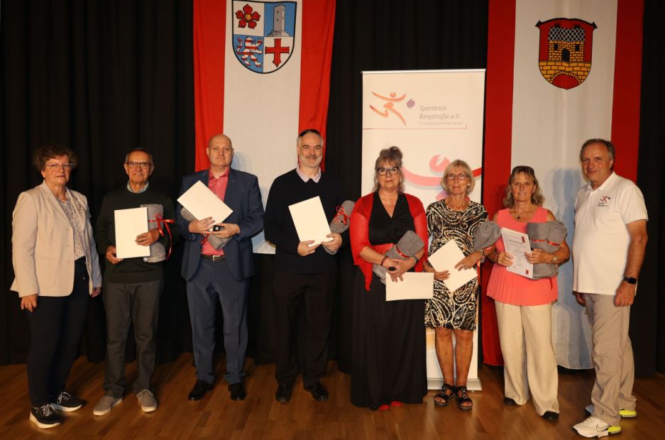 Träger*innen der Silbernen Ehrennadel    Bild: Sportkreis Bergstraße