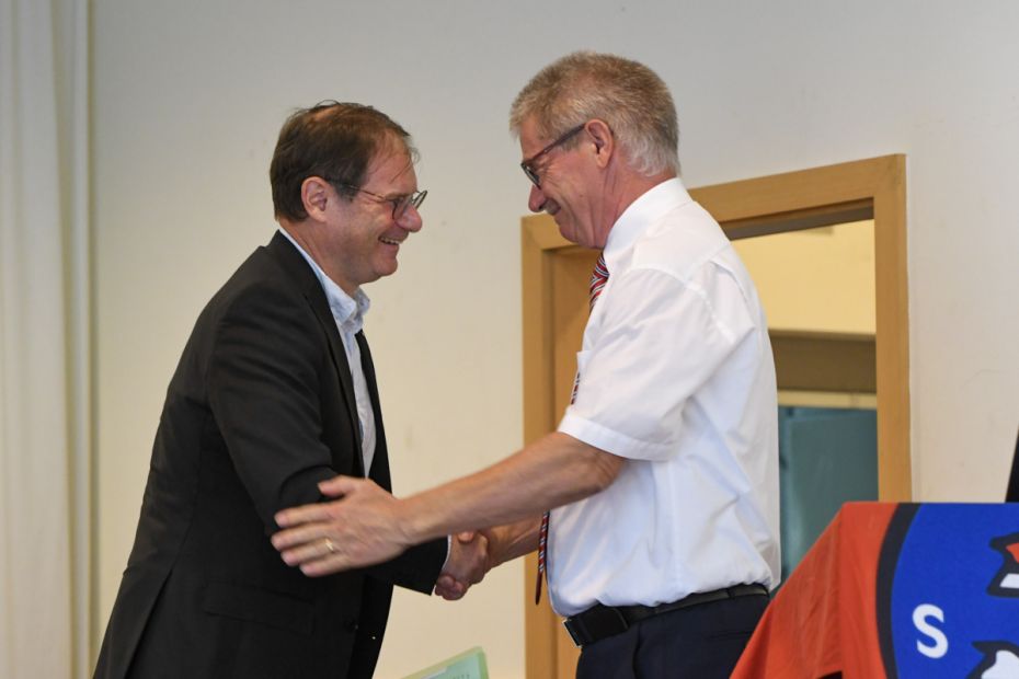 Ulrich Kaiser (Vizepräsident Deutscher Skiverband) wünscht alles Gute    Bild: Jan Simon Schäfer