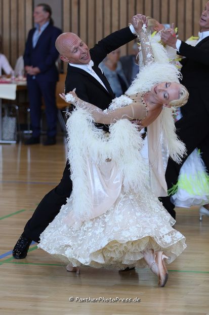 Landesmeister Masters III S-Standard: Thomas Schmidt / Susanne Schmidt (Schwarz-Rot-Club Wetzlar)    Bild: Robert Panther (www.PantherPhotoPress.de)