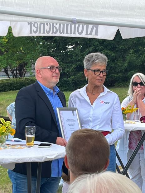 TC Mittenaar: Vorsitzender Stefan Kessler und Dunja Boch als Vertreterin des Sportkreises Lahn-Dill    Bild: Dunja Boch