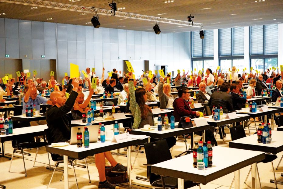 Die Delegierten aus Sportkreisen und Verb&auml;nden werden im Rahmen des Sportbundtages wieder &uuml;ber richtungsweisende Antr&auml;ge entscheiden. In schwierigen Zeiten will der Landessportbund Hessen (lsb h) ein verl&auml;sslicher Partner seiner Mitgliedsorganisationen bleiben.
&nbsp;
    Bild: lsb h/lsb h