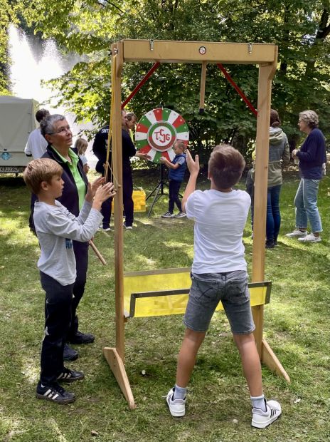 XXL Holzspielzeuge - TSG Ehlhalten 1893 e.V.    Bild: Kathrin Zimmermann