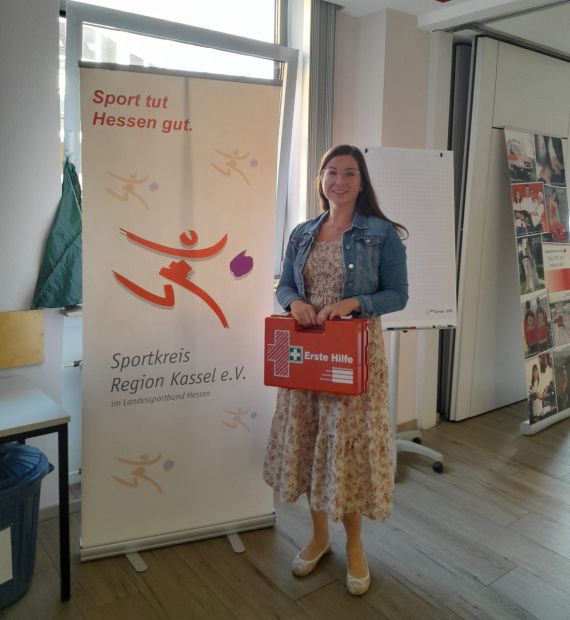 Der Reit-und Fahrverein durfte sich über den 1. Hilfe Koffer freuen    Bild: Sabine Stiehl