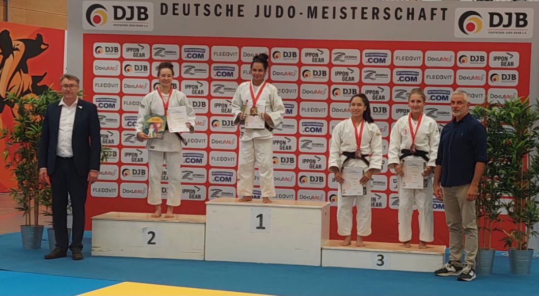Anja Schneider, 2. von rechts    Bild: Mario Rolle