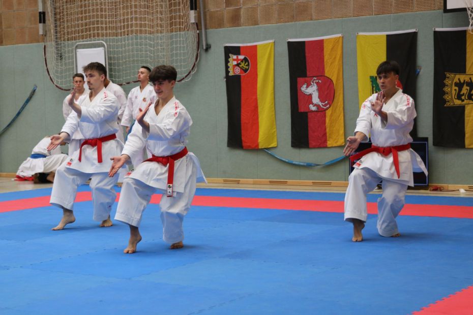 Sebastin Becker (rechts) mit dem Kuite Team Herren, Gold, Kampfgemeinschaft Nippon Bremerhaven mit Lyle Andrew Lück und Bastian Mindt    Bild: Martina Bier für den HFK