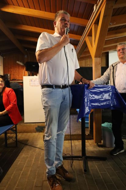 Von der Gemeinde Kalbach war der stellvertretende Bürgermeister Markus Hackenberg dabei; er konnte über eine Förderung in Höhe von 67.000 € berichten. Bild: Harald Piaskowski