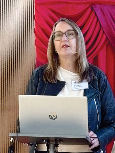 Dr. Chantal Eschenfelder nahm die Teilnehmenden mit in die Welt der Kunst.