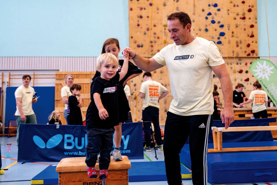 Das &bdquo;FamilienSportFest&ldquo; ist Jahr f&uuml;r Jahr ein Highlight bei der &bdquo;Europ&auml;ischen Woche des Sports&ldquo;. Gro&szlig; und Klein bilden dabei Duos und absolvieren sportliche Herausforderungen.
Foto: Florian Wiegand