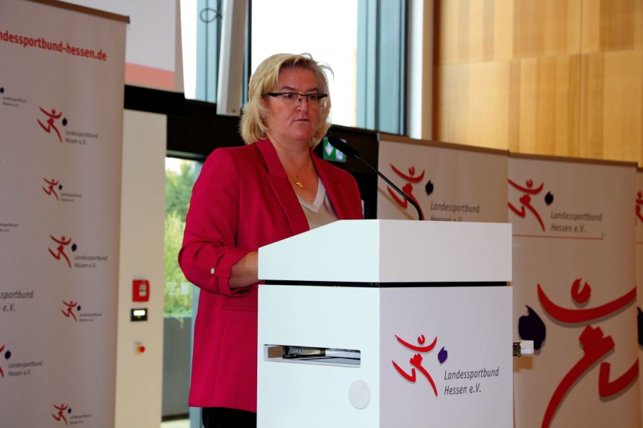 lsb h-Präsidentin Juliane Kuhlmann hielt eine selbstbewusste Rede zum gesellschaftlichen Stellenwert des Sports. Zudem skizzierte sie die innerverbandlichen Entwicklungen der vergangenen Jahre. Im Mittelpunkt standen die Themen Digitalisierung, Safe Sport und Organisationsentwicklung.Foto: lsb h    Bild: lsb h/lsb h