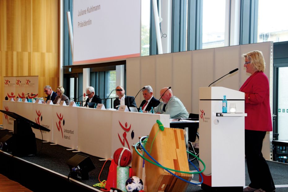 lsb h-Präsidentin Juliane Kuhlmann gab einen umfassenden Überblick darüber, was sich in den einzelnen Geschäftsbereichen in den vergangenen Jahren getan hat.Foto: lsb h    Bild: lsb h/lsb h
