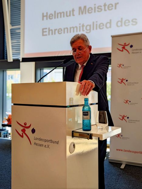 Ein letztes Mal stellt Helmut Meister die Haushaltszahlen des lsb h vor.Foto: lsb h