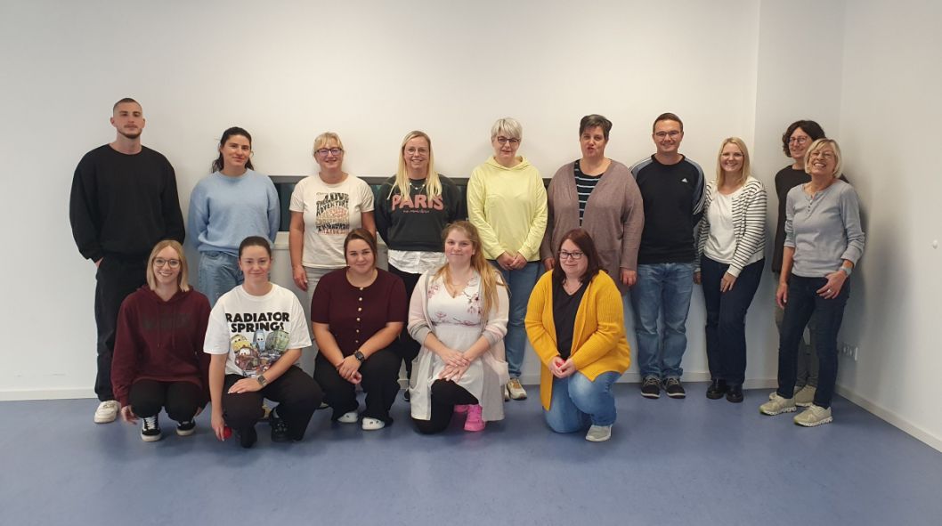 Gruppenbild Erzieher*innen und Referentin Wiebke Schoneweg-Metz (1.v.re)    Bild: Jutta Hanig