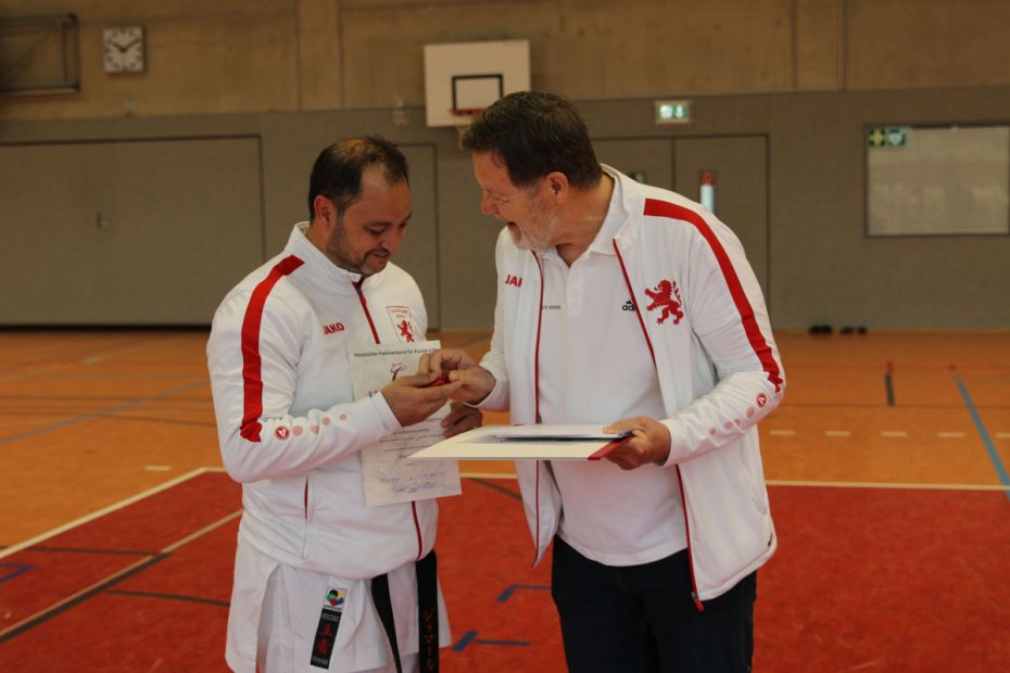 Links: Jamal Laudiai (Landestrainer Kumite Hessen Süd), Reinhard Schmidt-Eckhardt (HFK Präsident)    Bild: Martina Bier für den HFK