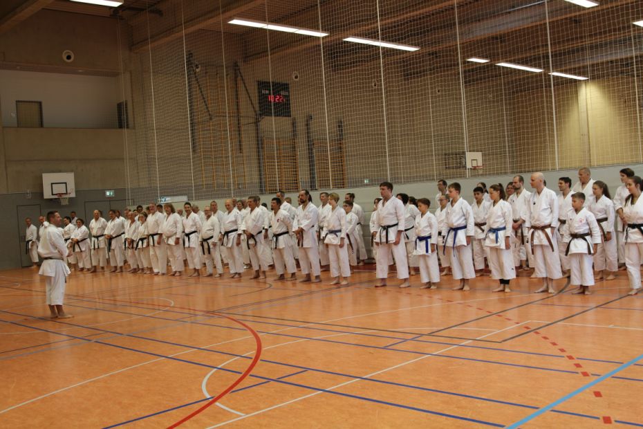 Kata Oberstufe mit Landestrainer Thorsten Steiner    Bild: Martina Bier für den HFK