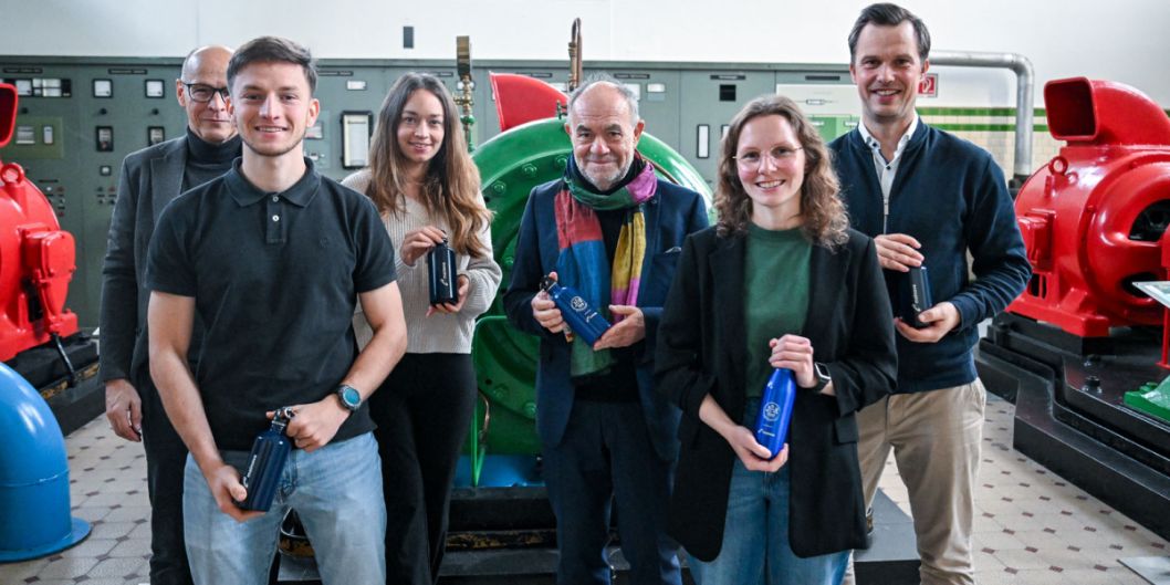 Der Sportkreis Frankfurt, die Hochschule Fresenius und die Mainova AG luden zur gemeinsamen Pressekonferenz. V.l.: Uwe Schröder und David Sasso von der Hochschule Fresenius, Johanna Busch sowie Roland Frischkorn und Laura Stolzenberg vom Sportkreis und Christoph Schäfer von der Mainova. Bild: Florian Wiegand