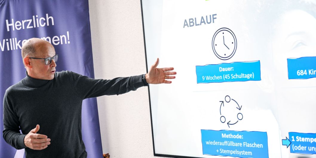 Uwe Schröder, Betreuer der Bachelorarbeiten an der Hochschule Fresenius, erläuterte den Ablauf der Aktion und die Durchführung der wissenschaftlichen Untersuchung. Bild: Florian Wiegand