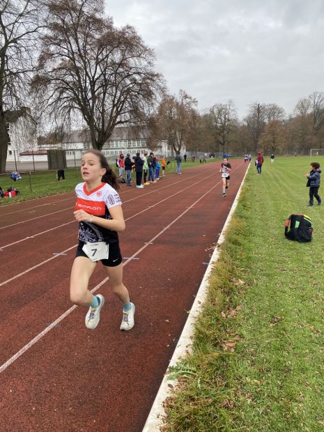Lina Wahl geht seit dem Sommer in die Sportklasse der Heinrich-von-Kleist-Schule Eschborn und war an der HTV-Kadersichtung ganz vorne dabei.    Bild: Tanja Weber