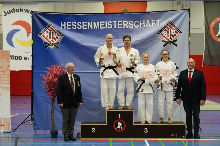 Nage no kata
1. Maschke, Konstantin - Still, Martin (beide BW Schneidhain)
2. Still, Martin - Maschke, Konstantin (beide BW Schneidhain)
3. Hanold, Annalena - Hanold, Leonie (beide TV 1861 Bad Schwalbach)    Bild: Carsten Loos