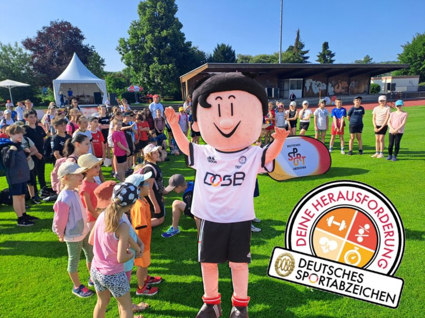 Riesen-Trubel beim Sportabzeichen-Tourstopp des DOSB während des Hessentags in Bad Vilbel. Der Sportkreis Wetterau hat jetzt die Schulen ausgezeichnet, die die meisten Schüler/innen zur Teilnahmen bewegen konnten.    Bild: Ralf Wächter / DOSB