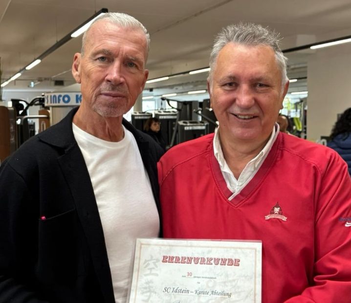 Links: Ralf Brachmann vom Karate Dojo SC Idstein, rechts: HFK Vizepräsident Joachim Jelko    Bild: Joachim Jelko für den HFK