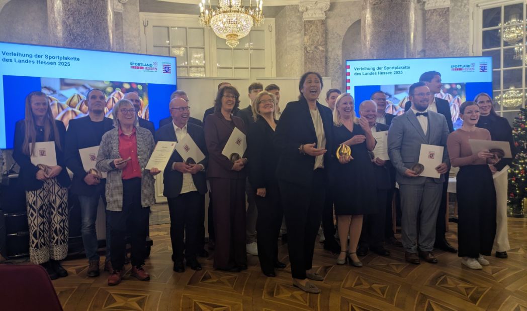 Geehrt wurden erfolgreiche Sportlerinnen und Sportler, Trainerinnen und Trainer und besonders engagierte "Ehrenamtliche" Bild: Harald Piaskowski