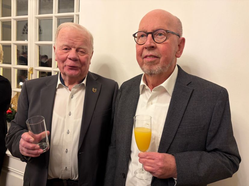 Werner Eifert und Hein-Peter Möller (rechts) waren begeistert vom Treffen in Schloss Biebrich und der Würdigung ihres "sportlichen Einsatzes" in den letzten Jahrzehnten Bild: Harald Piaskowski