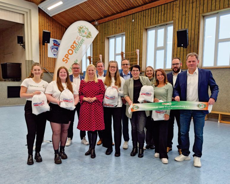 Das Zukunftsteam am Tag des Ehrenamts mit Sportministerin Diana Stolz.
Bild: Thomas-Oliver Petzold