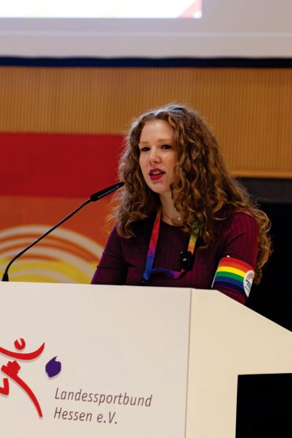 Eine der Rednerinnen: Marie-Theres Hellenkamp, Sportjugend-Vorstandsmitglied für das Referat Vielfalt.Foto: Sportjugend Hessen